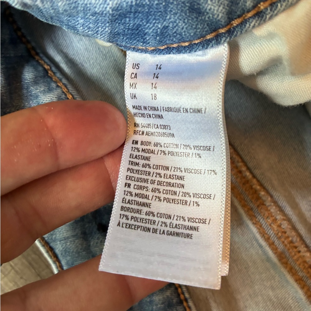 American Eagle Midi Super Stretch Denim Shorts Distressed SZ 14 - Picture 10 of 11